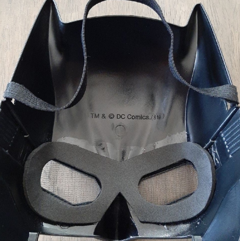 Batman Mask - Picture 2 of 2